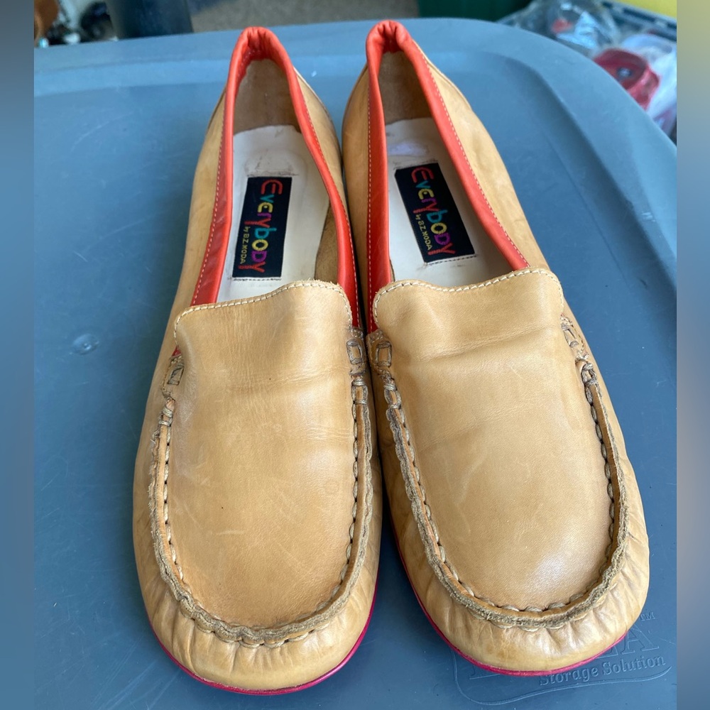 EVERYBODY BY B.Z. Moda Tan Leather Flats  Size 39 US 8.5